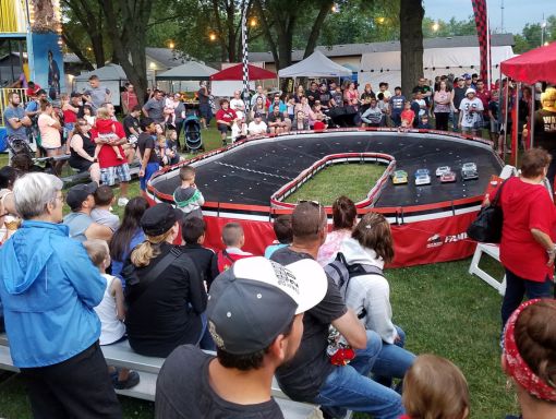 crowd around rc race track (510 × 384 px)